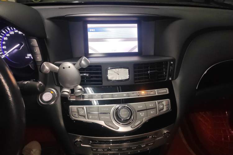 Used Infiniti Q70 2017 Q70L 2.5L Elite Edition Audio And AC Panel
