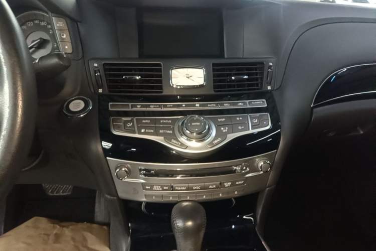 Used Infiniti Q70 2017 Q70L 2.5L Elite Edition Audio And AC Panel