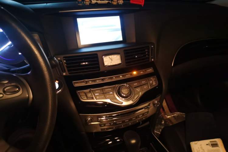 Used Infiniti Q70 2017 Q70L 2.5L Elite Edition Audio And AC Panel