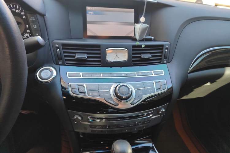 Used Infiniti Q70 2017 Q70L 2.5L Elite Edition Audio And AC Panel