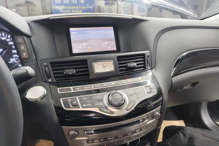 Used Infiniti Q70 2017 Q70L 2.5L Elite Edition Audio And AC Panel