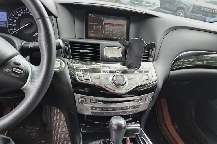 Used Infiniti Q70 2017 Q70L 2.5L Elite Edition Audio And AC Panel
