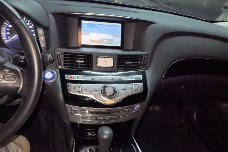 Used Infiniti Q70 2017 Q70L 2.5L Elite Edition Audio And AC Panel