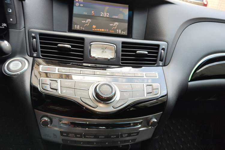 Used Infiniti Q70 2017 Q70L 2.5L Elite Edition Audio And AC Panel