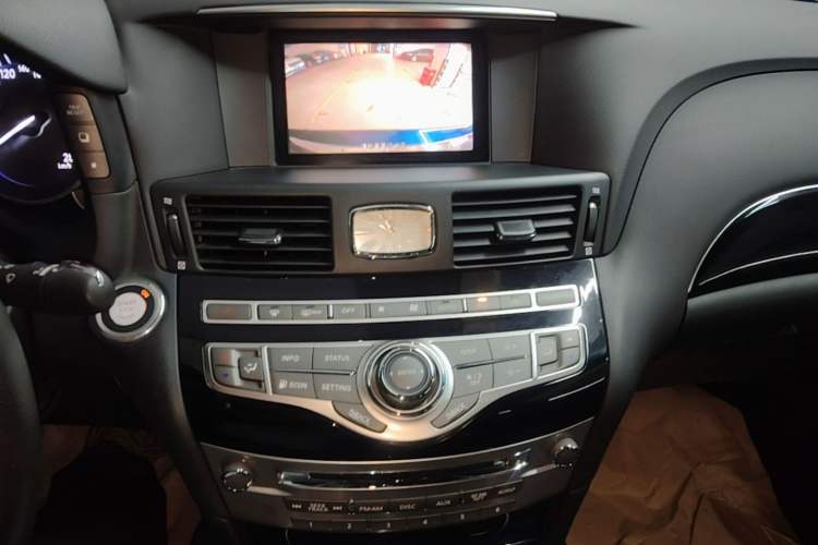 Used Infiniti Q70 2017 Q70L 2.5L Elite Edition Audio And AC Panel