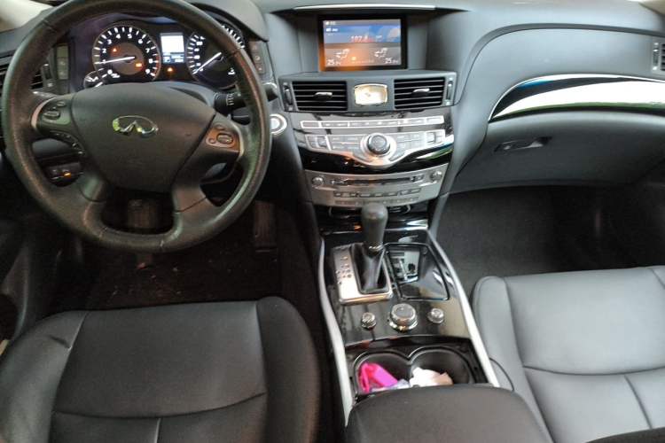 Used Infiniti Q70 2017 Q70L 2.5L Elite Edition Center Console