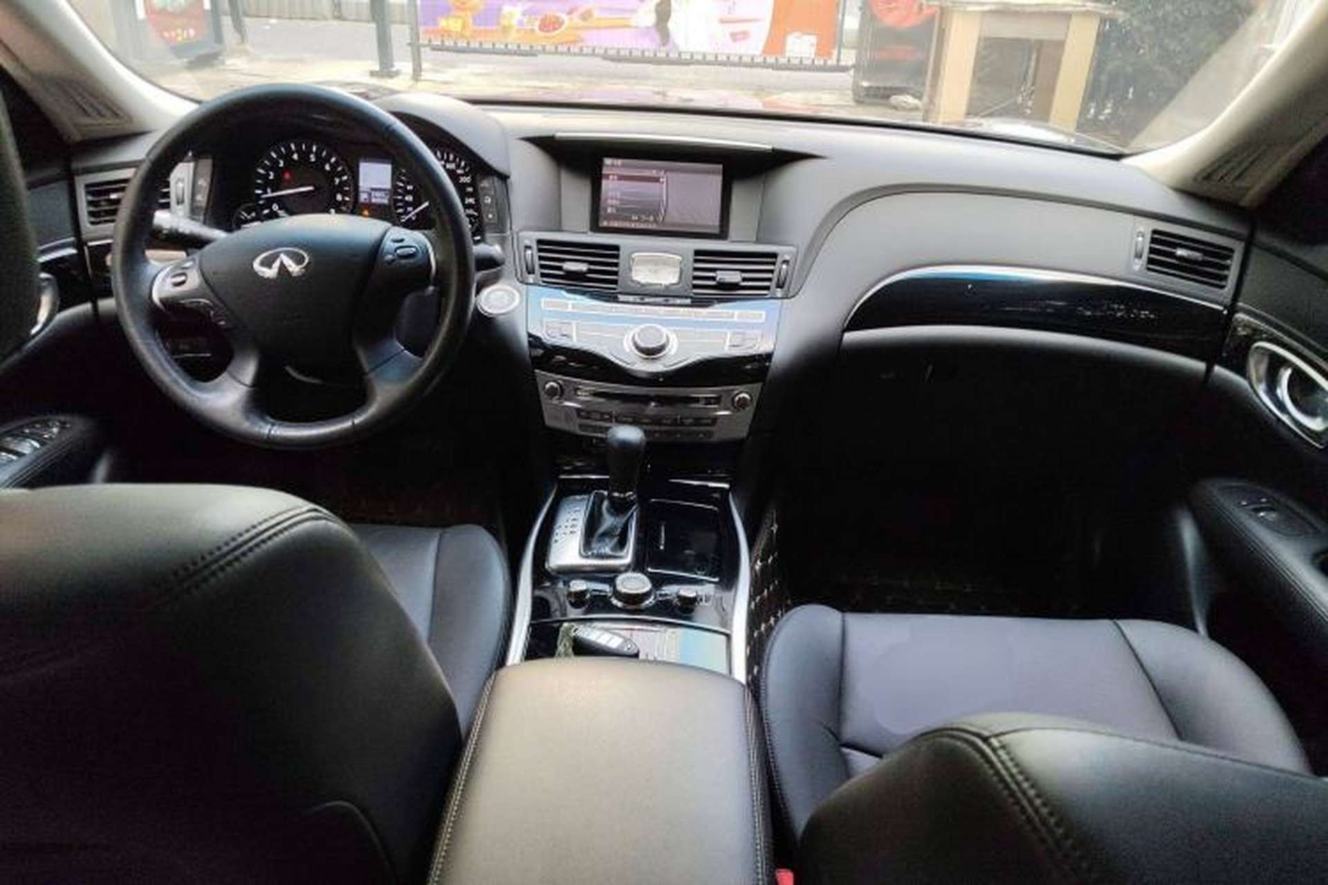 Used Infiniti Q70 2017 Q70L 2.5L Elite Edition Center Console