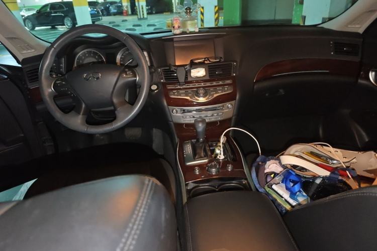 Used Infiniti Q70 2017 Q70L 2.5L Enjoyment Edition Center Console