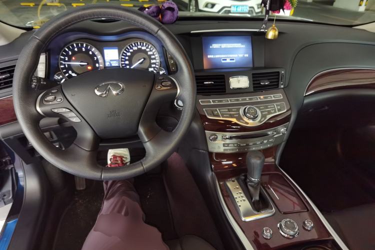 Used Infiniti Q70 2017 Q70L 2.5L Enjoyment Edition Center Console