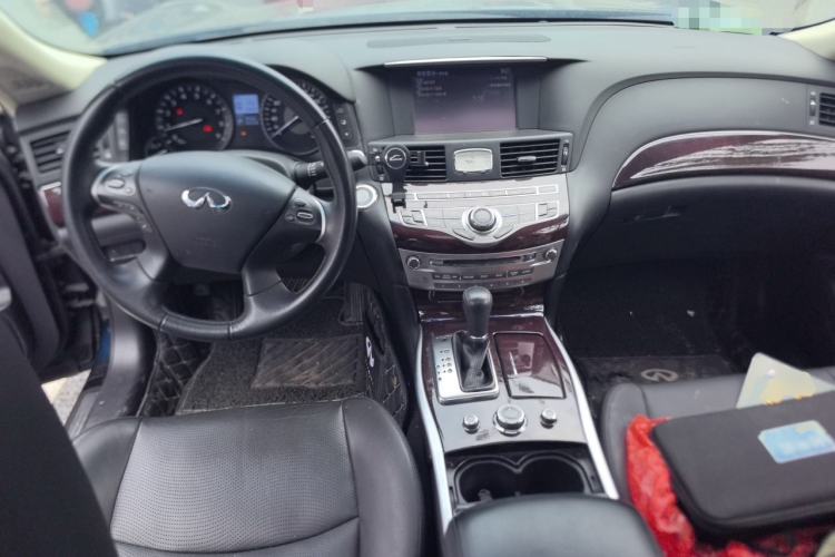 Used Infiniti Q70 2017 Q70L 2.5L Luxury Edition Center Console