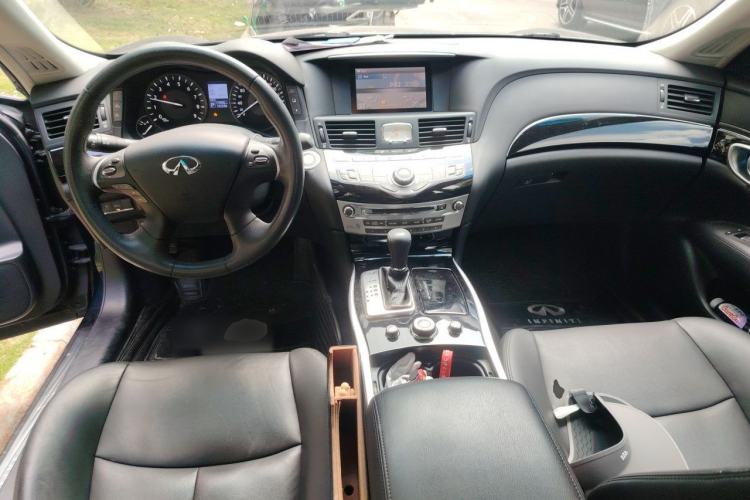 Used Infiniti Q70 2017 Q70L 2.5L Elite Edition Center Console