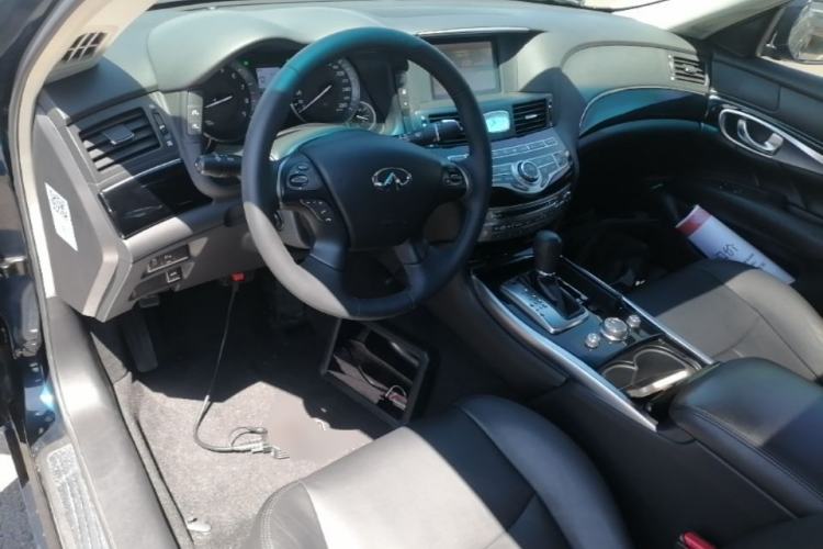 Used Infiniti Q70 2017 Q70L 2.5L Elite Edition Center Console
