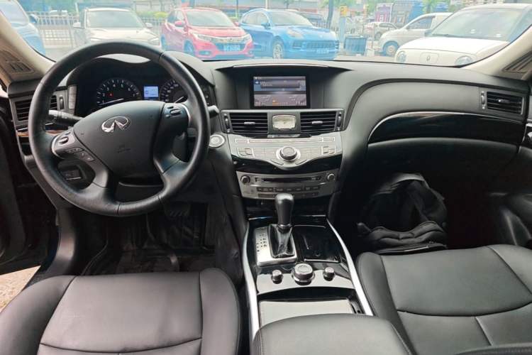 Used Infiniti Q70 2017 Q70L 2.5L Elite Edition Center Console