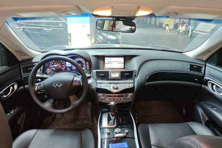 Used Infiniti Q70 2017 Q70L 2.5L Elite Edition Center Console