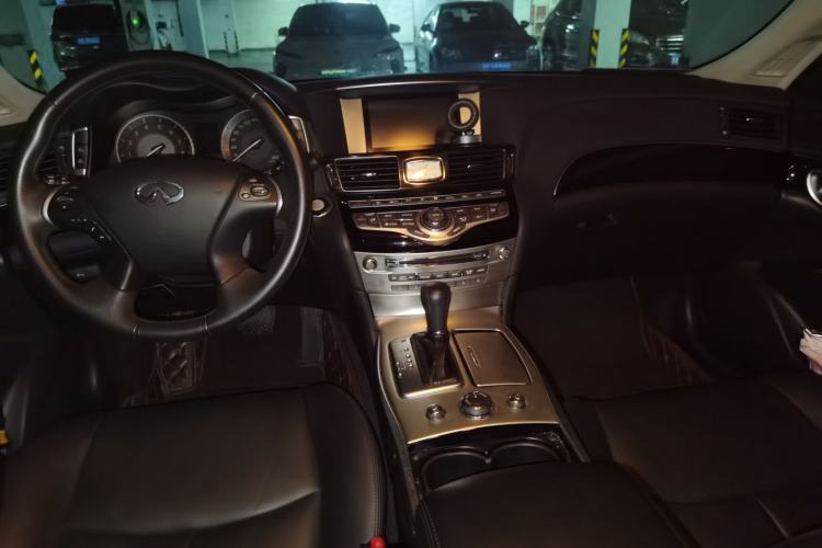 Used Infiniti Q70 2017 Q70L 2.5L Elite Edition Center Console
