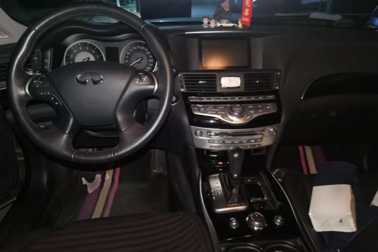 Used Infiniti Q70 2017 Q70L 2.5L Elite Edition Center Console