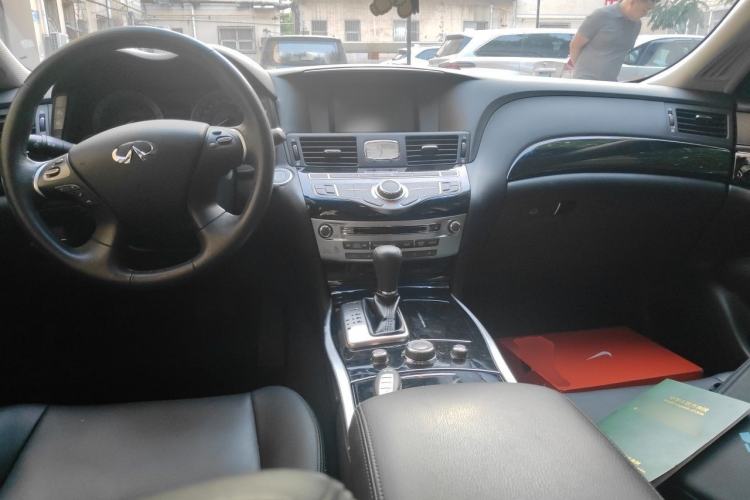 Used Infiniti Q70 2017 Q70L 2.5L Elite Edition Center Console