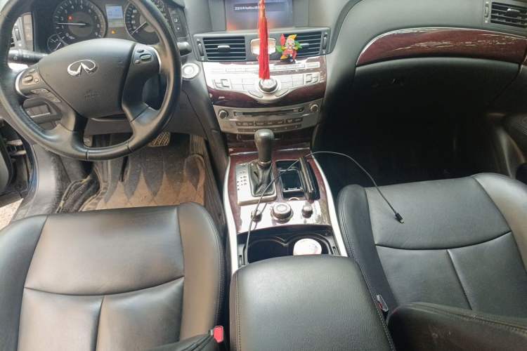 Used Infiniti Q70 2017 Q70L 2.5L Elite Edition Center Console