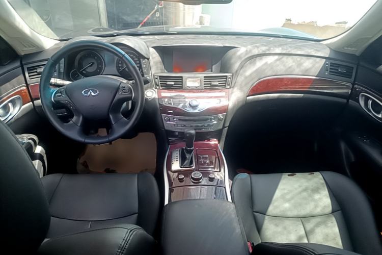 Used Infiniti Q70 2017 Q70L 2.5L Enjoyment Edition Center Console