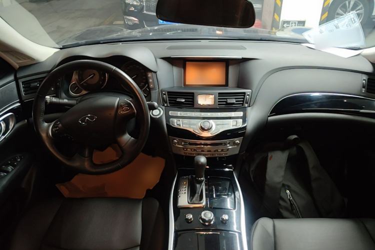 Used Infiniti Q70 2017 Q70L 2.5L Elite Edition Center Console