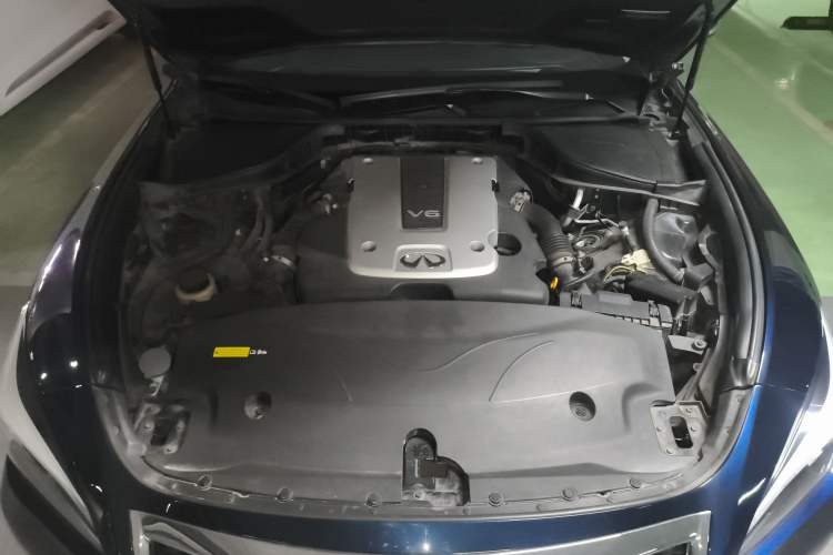 Used Infiniti Q70 2017 Q70L 2.5L Elite Edition Engine Bay