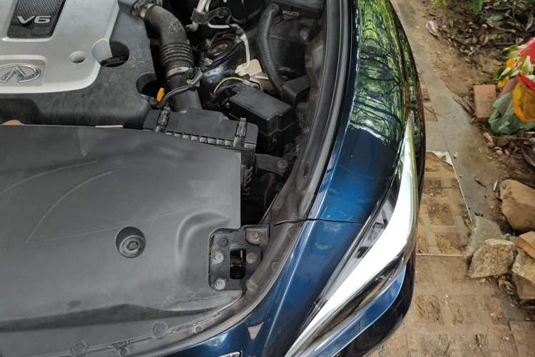 Used Infiniti Q70 2017 Q70L 2.5L Elite Edition Engine Bay Left