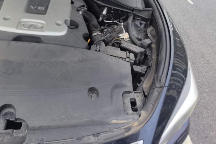 Used Infiniti Q70 2017 Q70L 2.5L Luxury Edition Engine Bay Left