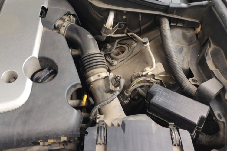Used Infiniti Q70 2017 Q70L 2.5L Elite Edition Engine Bay Left