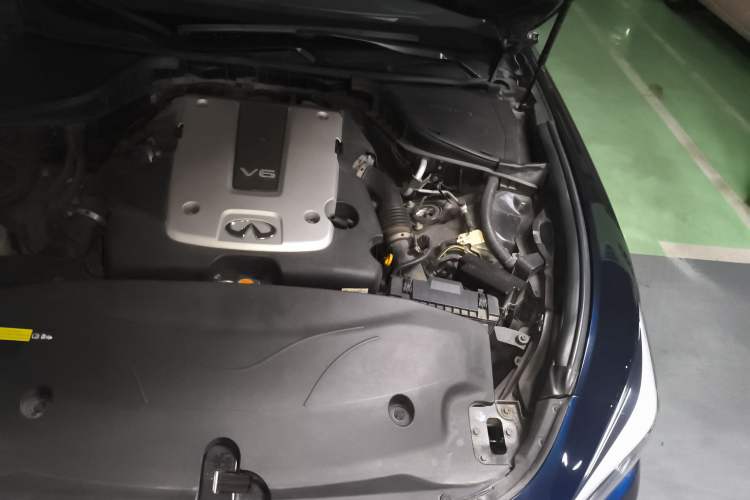 Used Infiniti Q70 2017 Q70L 2.5L Elite Edition Engine Bay Left