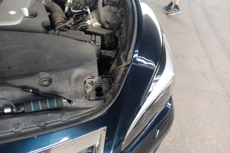 Used Infiniti Q70 2017 Q70L 2.5L Luxury Edition Engine Bay Left