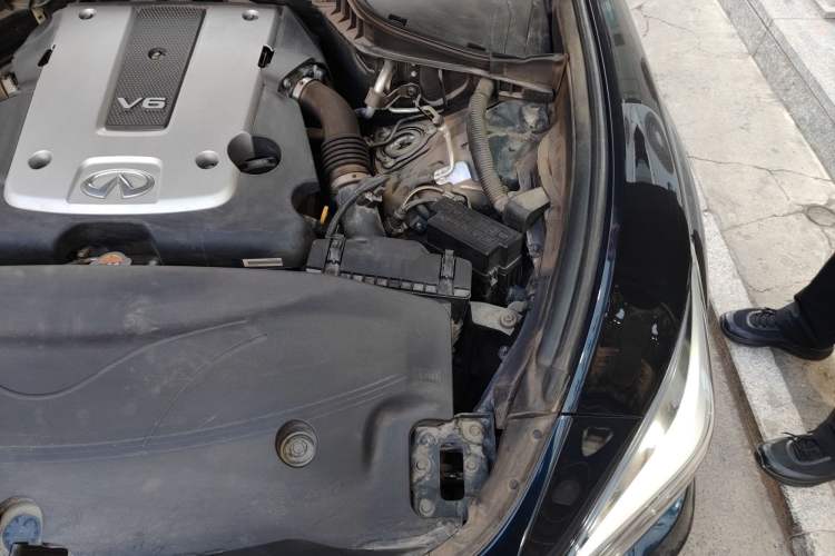 Used Infiniti Q70 2017 Q70L 2.5L Elite Edition Engine Bay Left