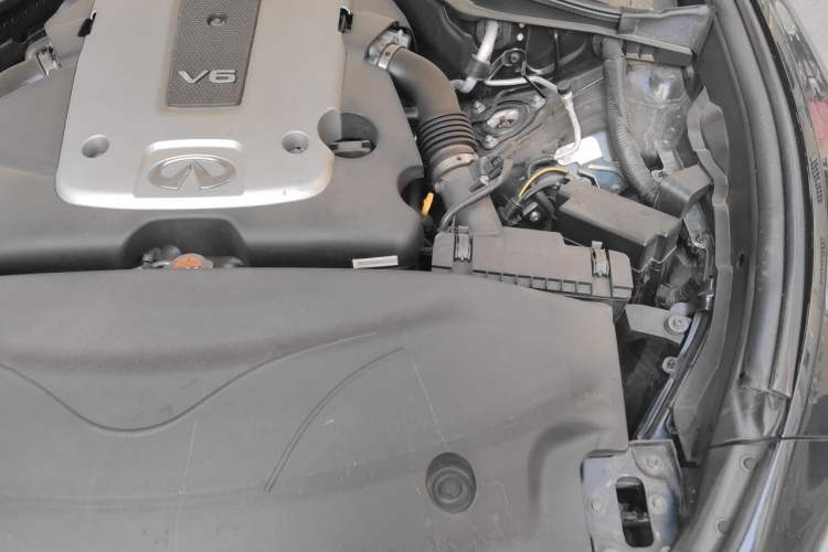 Used Infiniti Q70 2017 Q70L 2.5L Elite Edition Engine Bay Left