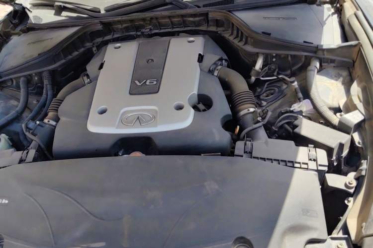 Used Infiniti Q70 2017 Q70L 2.5L Elite Edition Engine Bay Left