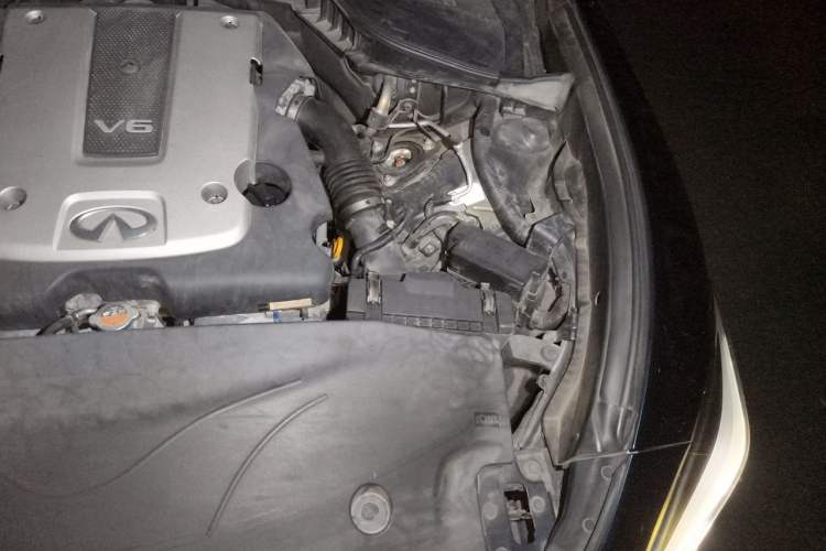 Used Infiniti Q70 2017 Q70L 2.5L Enjoyment Edition Engine Bay Left
