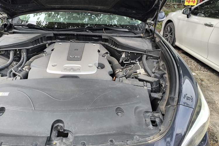 Used Infiniti Q70 2017 Q70L 2.5L Elite Edition Engine Bay Left