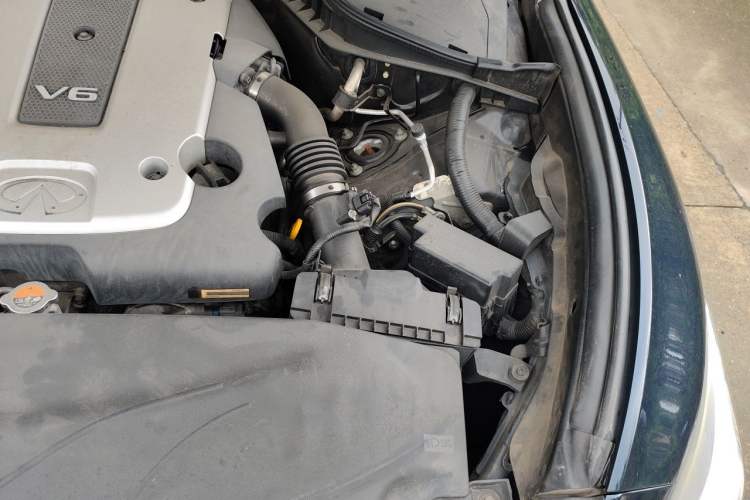 Used Infiniti Q70 2017 Q70L 2.5L Enjoyment Edition Engine Bay Left