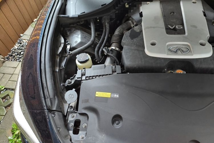 Used Infiniti Q70 2017 Q70L 2.5L Elite Edition Engine Bay Right