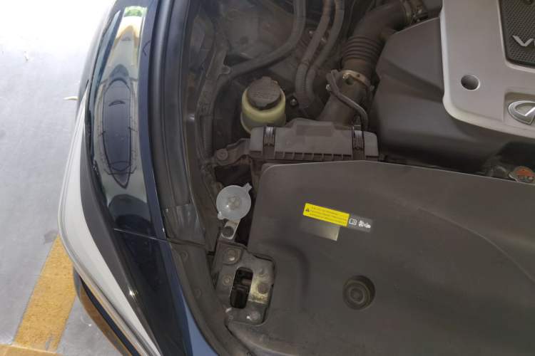 Used Infiniti Q70 2017 Q70L 2.5L Enjoyment Edition Engine Bay Right