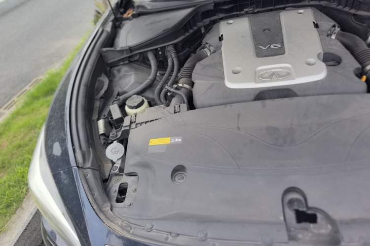Used Infiniti Q70 2017 Q70L 2.5L Luxury Edition Engine Bay Right
