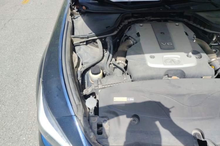 Used Infiniti Q70 2017 Q70L 2.5L Elite Edition Engine Bay Right