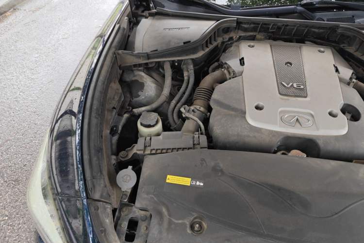 Used Infiniti Q70 2017 Q70L 2.5L Elite Edition Engine Bay Right