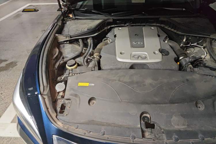 Used Infiniti Q70 2017 Q70L 2.5L Elite Edition Engine Bay Right