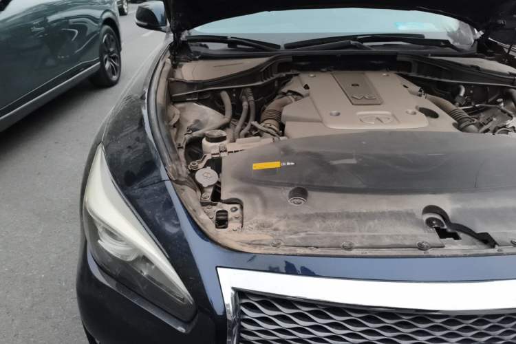 Used Infiniti Q70 2017 Q70L 2.5L Elite Edition Engine Bay Right