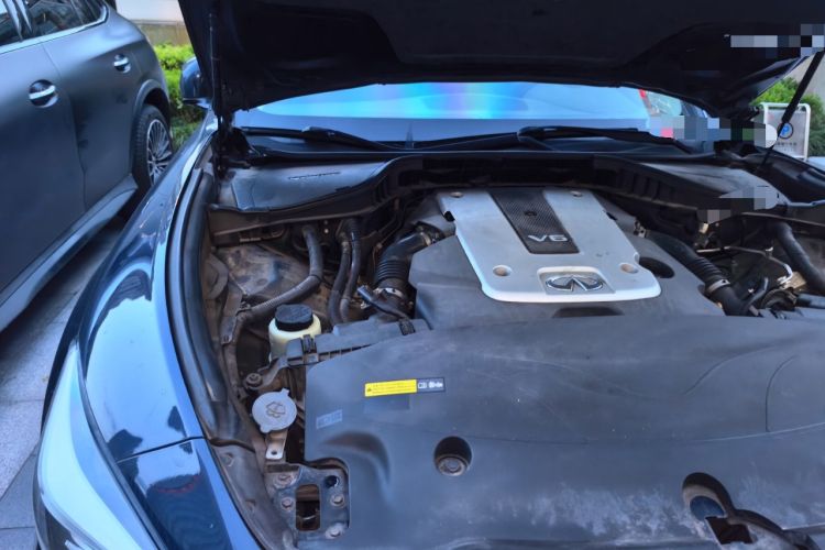 Used Infiniti Q70 2017 Q70L 2.5L Elite Edition Engine Bay Right