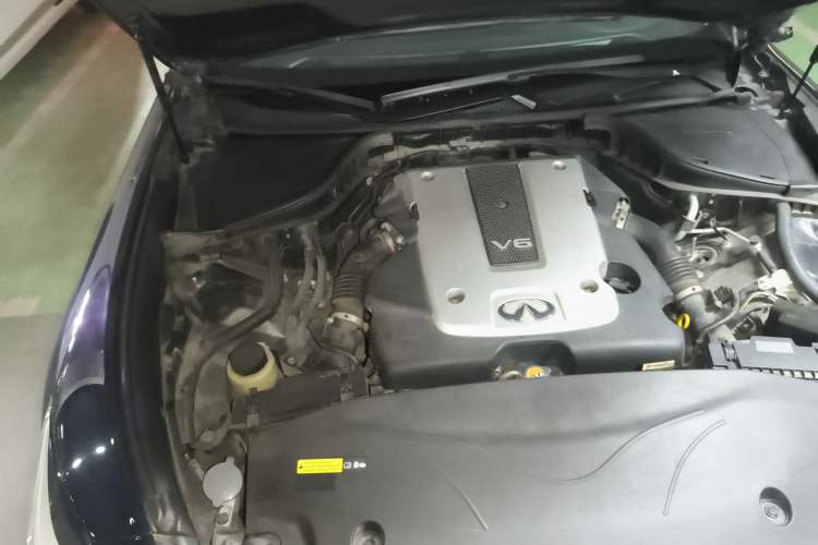 Used Infiniti Q70 2017 Q70L 2.5L Elite Edition Engine Bay Right