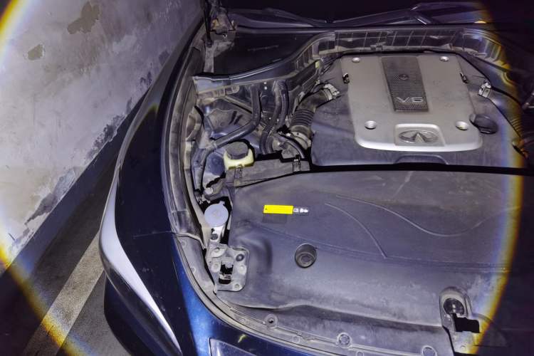 Used Infiniti Q70 2017 Q70L 2.5L Elite Edition Engine Bay Right