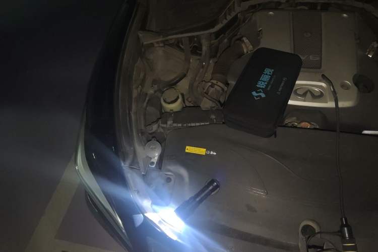 Used Infiniti Q70 2017 Q70L 2.5L Elite Edition Engine Bay Right