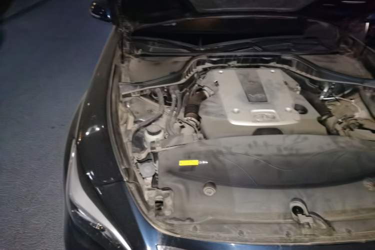 Used Infiniti Q70 2017 Q70L 2.5L Elite Edition Engine Bay Right