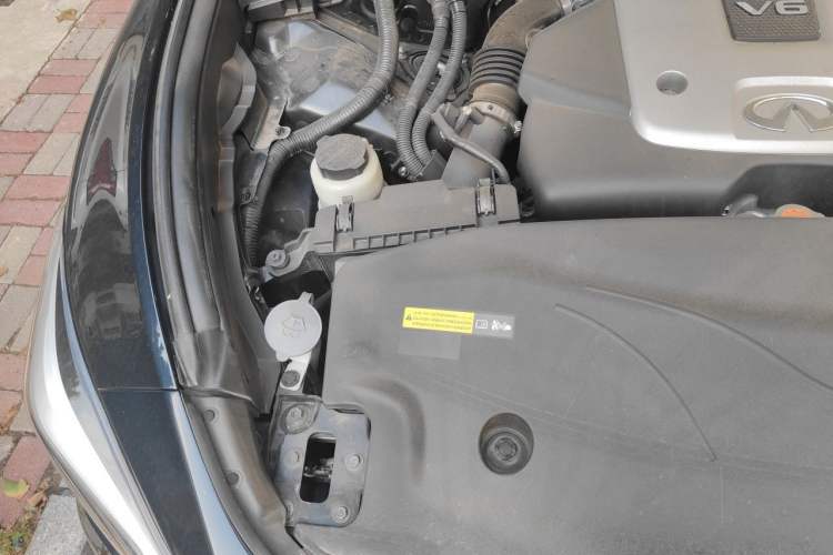 Used Infiniti Q70 2017 Q70L 2.5L Elite Edition Engine Bay Right