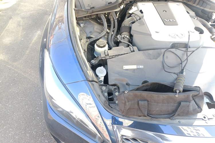 Used Infiniti Q70 2017 Q70L 2.5L Elite Edition Engine Bay Right